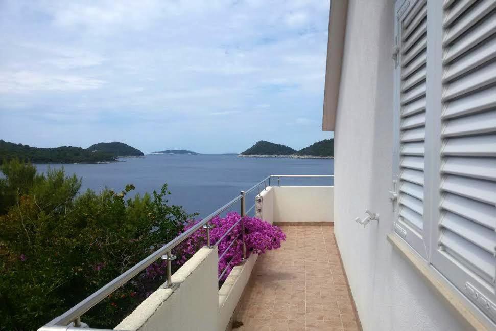 Apartments By The Sea Ubli, Lastovo - 8354 מראה חיצוני תמונה